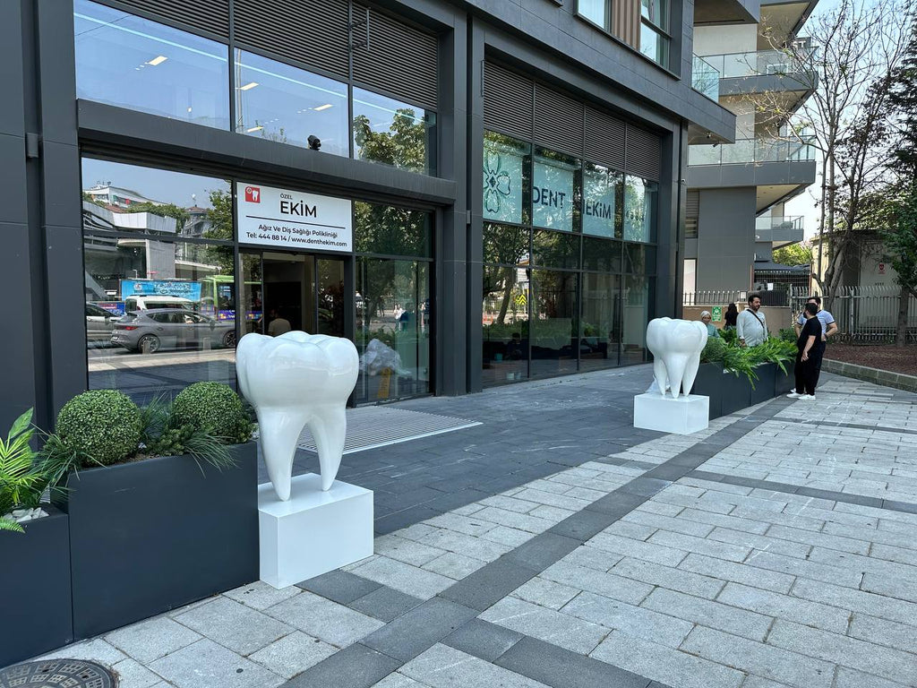 Irdexa | Dev Diş Formlu Kaideli Heykel