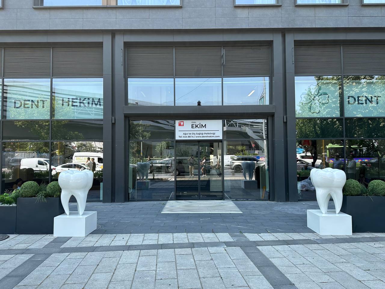 Irdexa | Dev Diş Formlu Kaideli Heykel