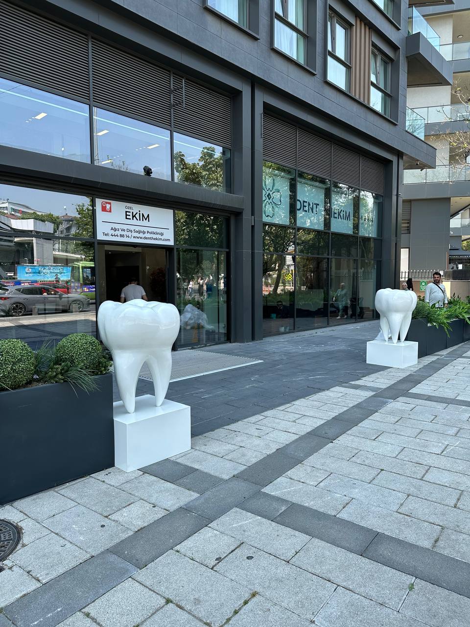 Irdexa | Dev Diş Formlu Kaideli Heykel
